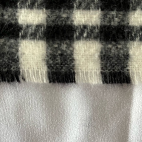 Joe Fresh Black & White Plaid Winter Scarf NWOT - Picture 5 of 6